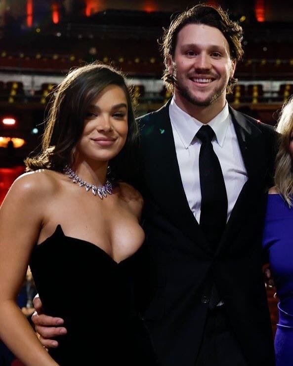 Bills quarterback expecting child